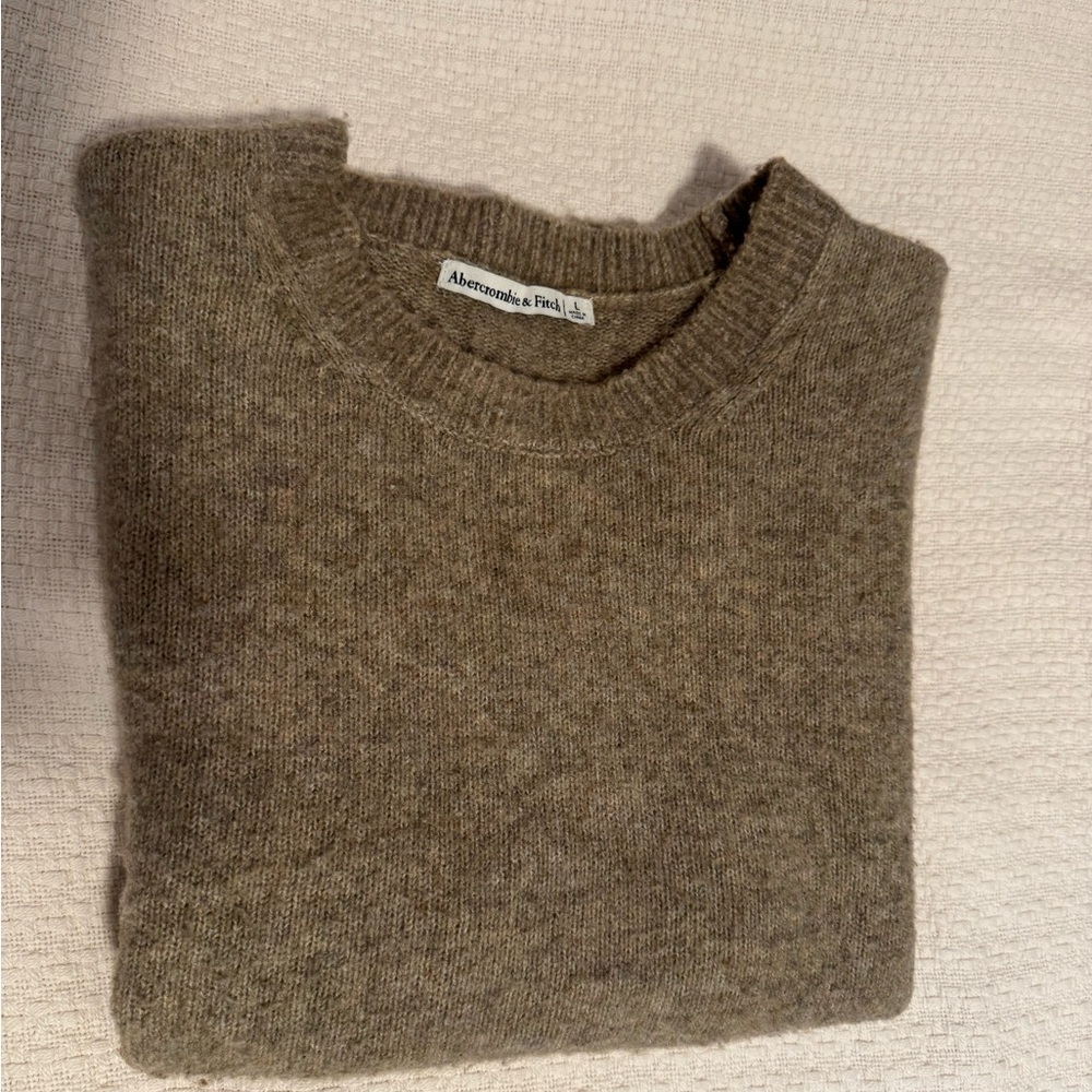 Short sleeve crew neck sweater